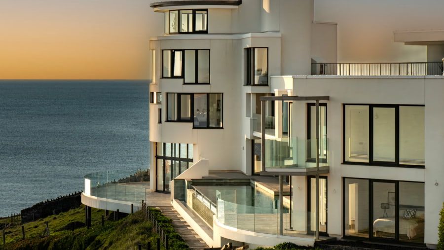 Luxury Villa Has No Buyers, the End Is Very Miserable
