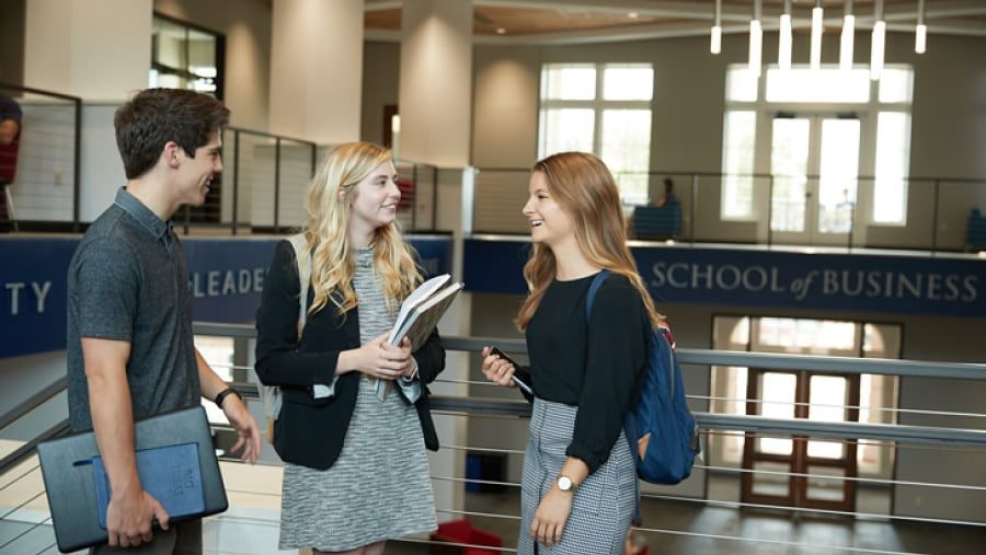 How to Choose the Right Online Marketing Degree