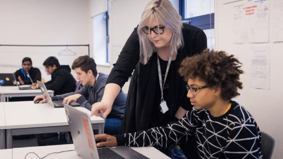 How to Stay Positive in Online Degree Programs
