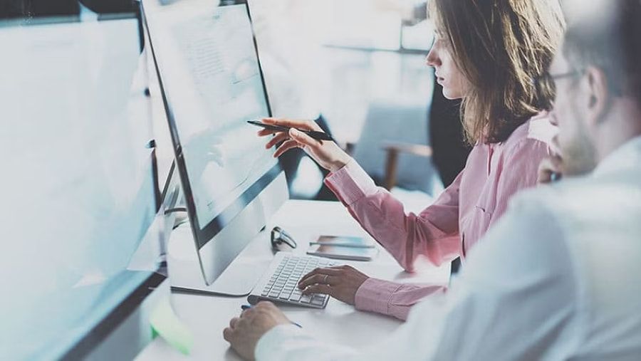How to Enter the Tech Industry After Getting Online Marketing Degree?