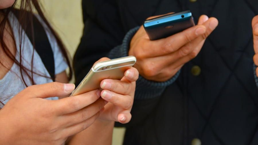 Government Provision of Free Mobile Phones: Benefits for Low-income Groups