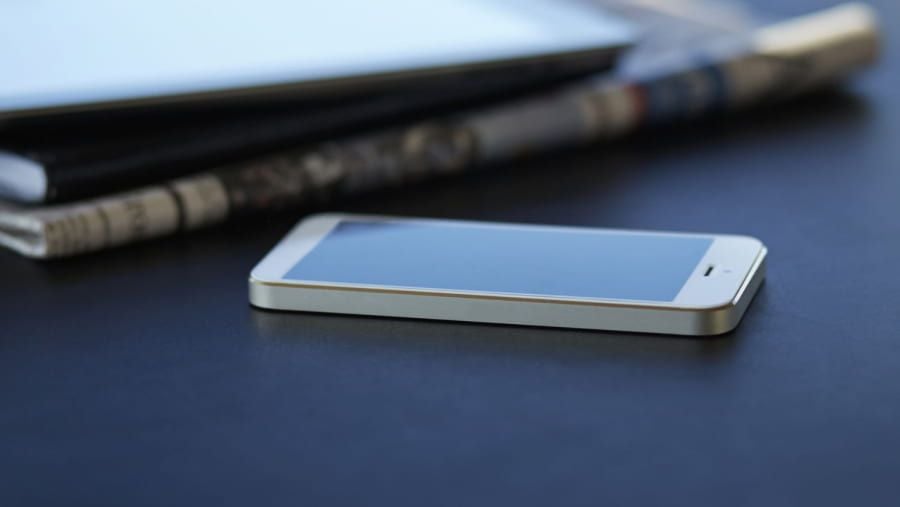 Government Provides Free Mobile Phones for Low-income Families